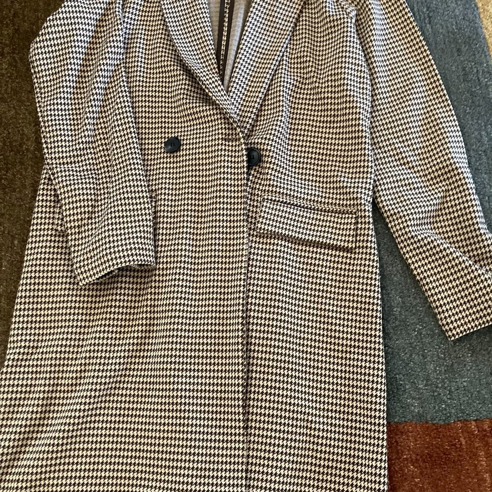 New never been worn size Medium Spring knee length coat by Philosophy